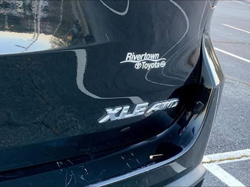 Used 2019 Toyota Highlander XLE AWD/4WD image 10