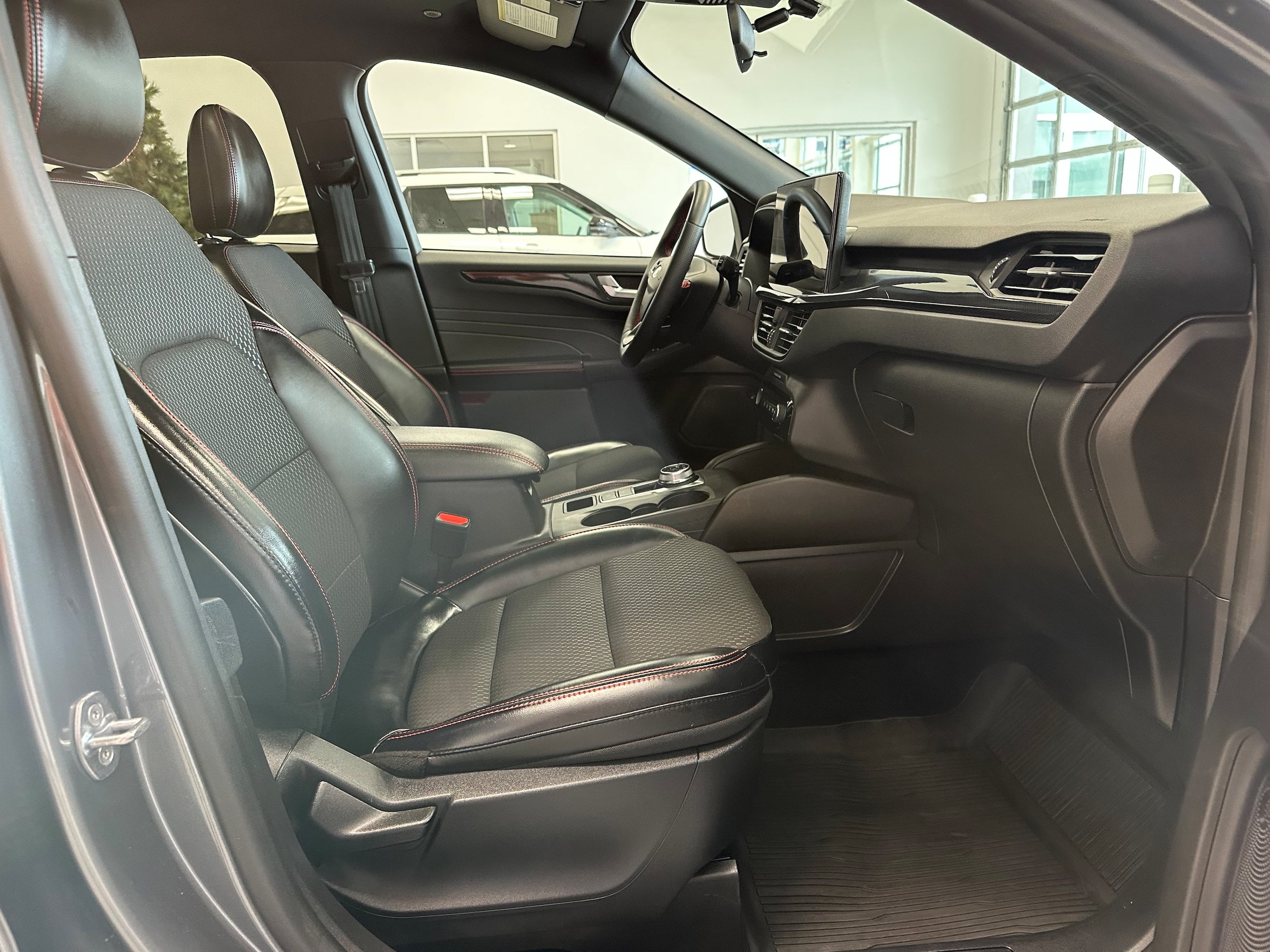 Used 2024 Ford Escape ST-Line w/ Tech Pack #1 AWD/4WD image 14