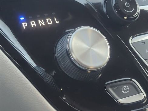 Used 2020 Chrysler Pacifica Touring-L Plus w/ Tire & Wheel Group image 21