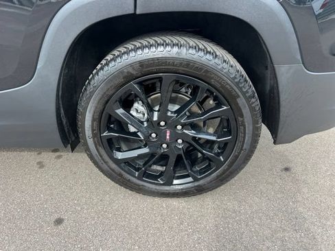 Used 2023 GMC Terrain SLT w/ Tech Package FWD image 9