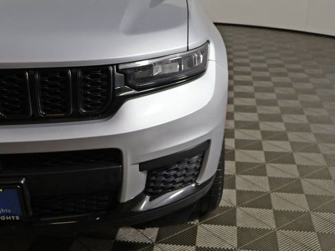 Used 2023 Jeep Grand Cherokee L Laredo image 14