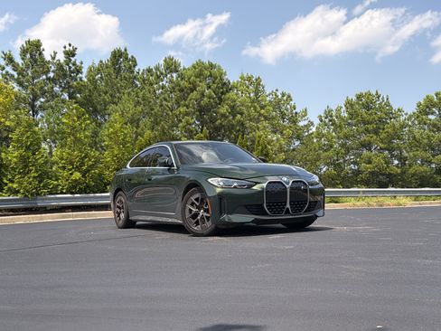 Used 2023 BMW i4 eDrive40 w/ Premium Package RWD image 9
