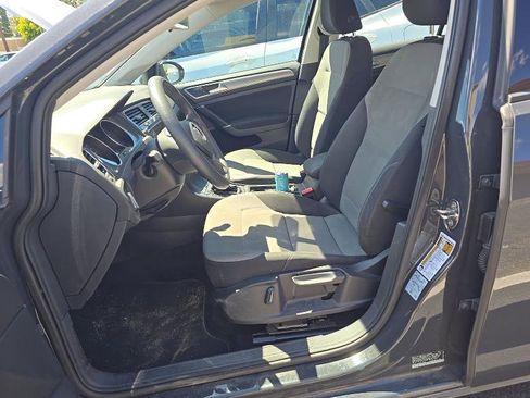 Used 2016 Volkswagen e-Golf SE image 6