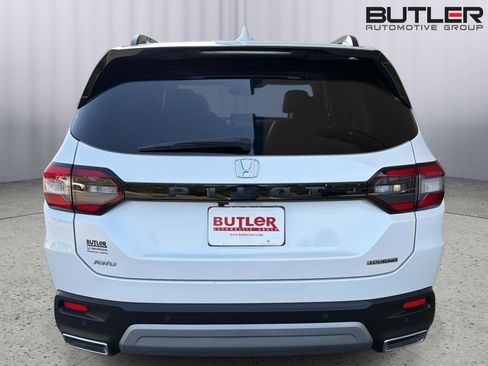 Used 2025 Honda Pilot Touring image 5