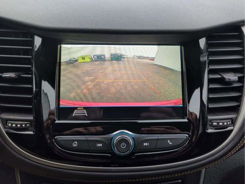 Used 2018 Chevrolet Trax LT w/ LT Convenience Package image 12