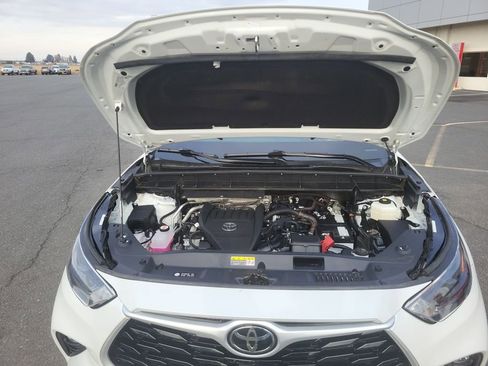 Used 2023 Toyota Highlander LE image 38