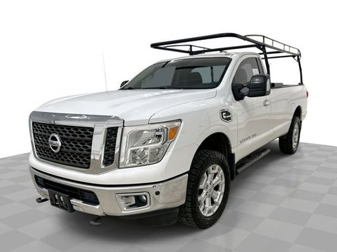 Used 2017 Nissan Titan SV image 1
