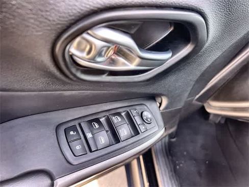 Used 2021 Jeep Cherokee Latitude Lux w/ Comfort/Convenience Group image 30