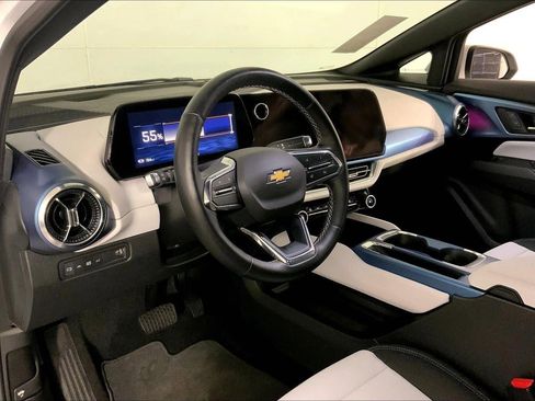 Used 2025 Chevrolet Equinox EV LT FWD image 14