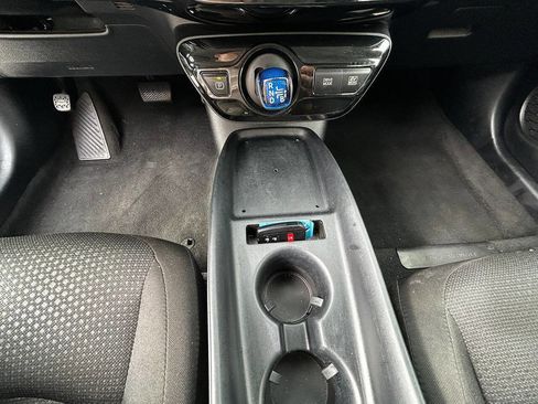 Used 2020 Toyota Prius LE image 9