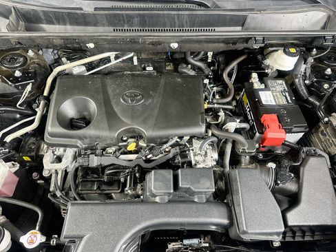 Used 2022 Toyota RAV4 LE FWD image 31