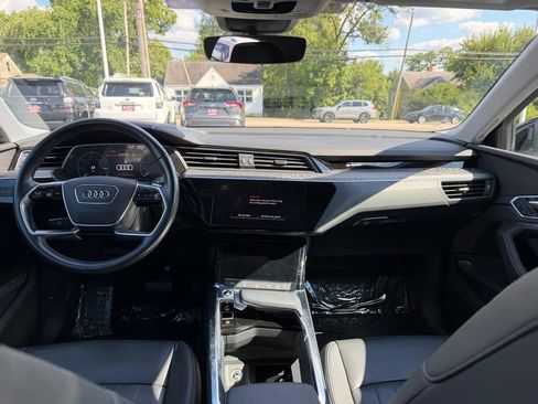 Used 2022 Audi e-tron Premium w/ Towing Package AWD/4WD image 24