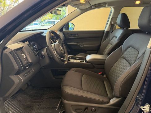 Used 2025 Nissan Pathfinder SV image 21