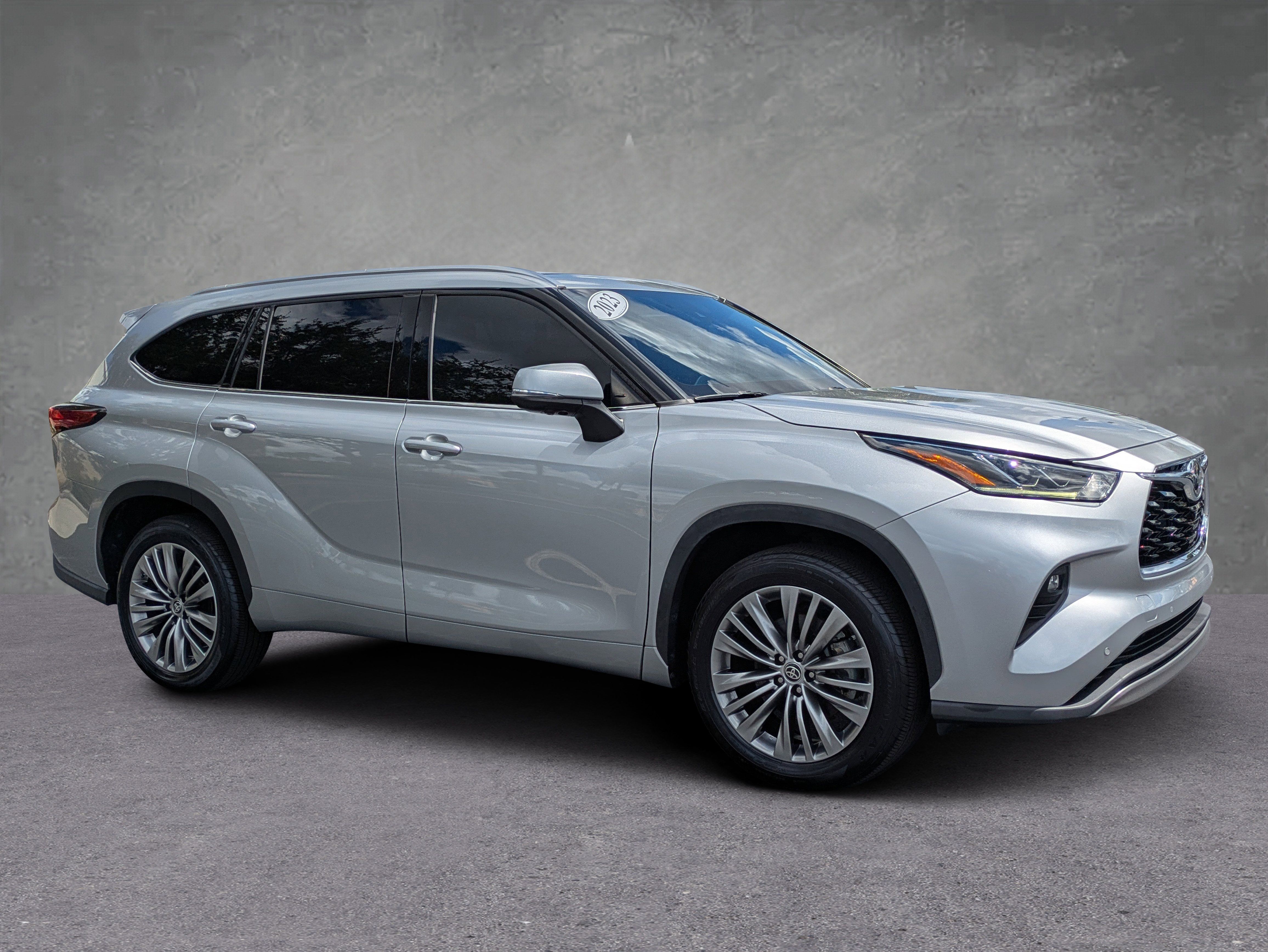 Used 2023 Toyota Highlander Platinum FWD image 5
