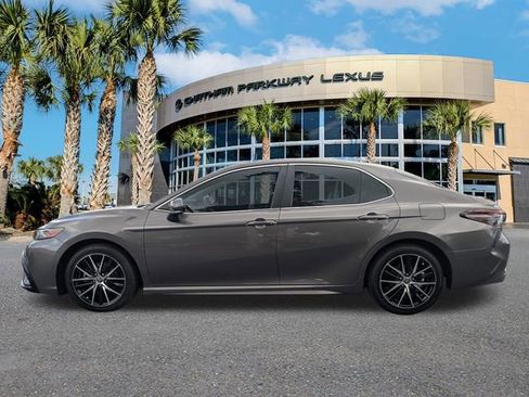 Used 2022 Toyota Camry SE FWD image 8