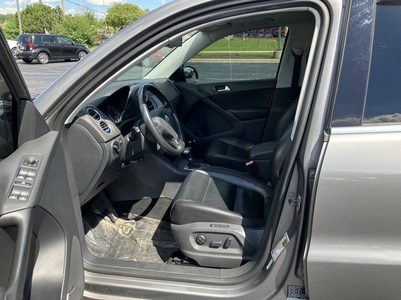 Used 2010 Volkswagen Tiguan SE AWD/4WD image 9