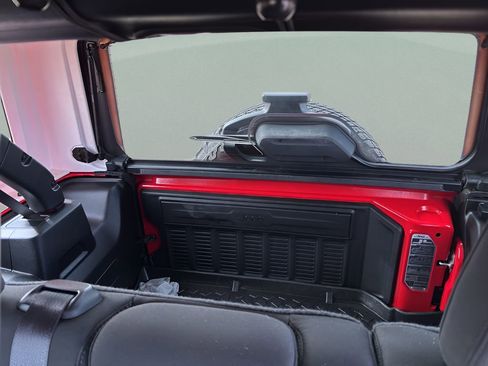 Used 2021 Jeep Wrangler Unlimited Sahara image 10