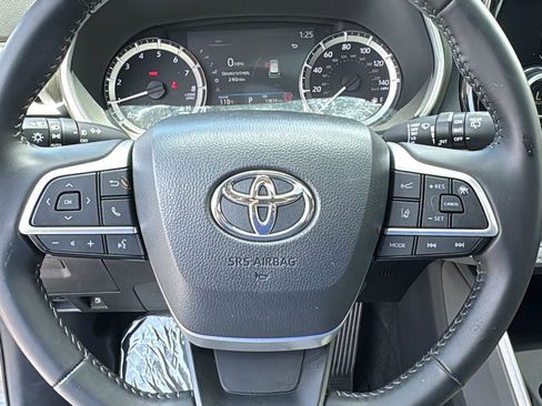 Certified 2024 Toyota Highlander XLE image 15