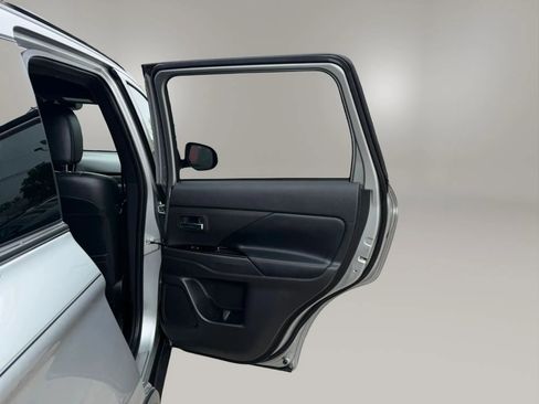 Used 2020 Mitsubishi Outlander SE FWD image 15