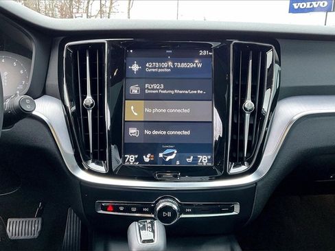 Used 2020 Volvo V60 T5 Cross Country image 14