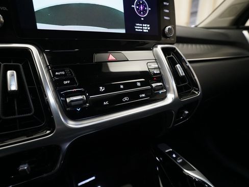 Certified 2023 Kia Sorento SX image 21