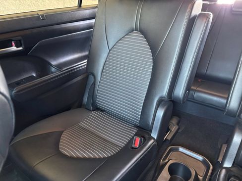 Used 2025 Toyota Highlander XSE AWD/4WD image 42