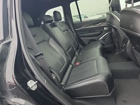 Used 2022 Jeep Grand Cherokee Overland w/ Luxury Tech Group IV image 10