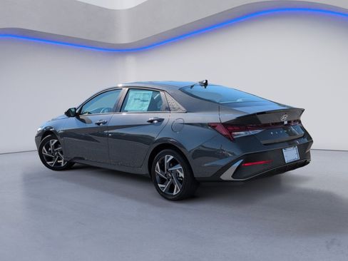 New 2025 Hyundai Elantra SEL FWD image 9