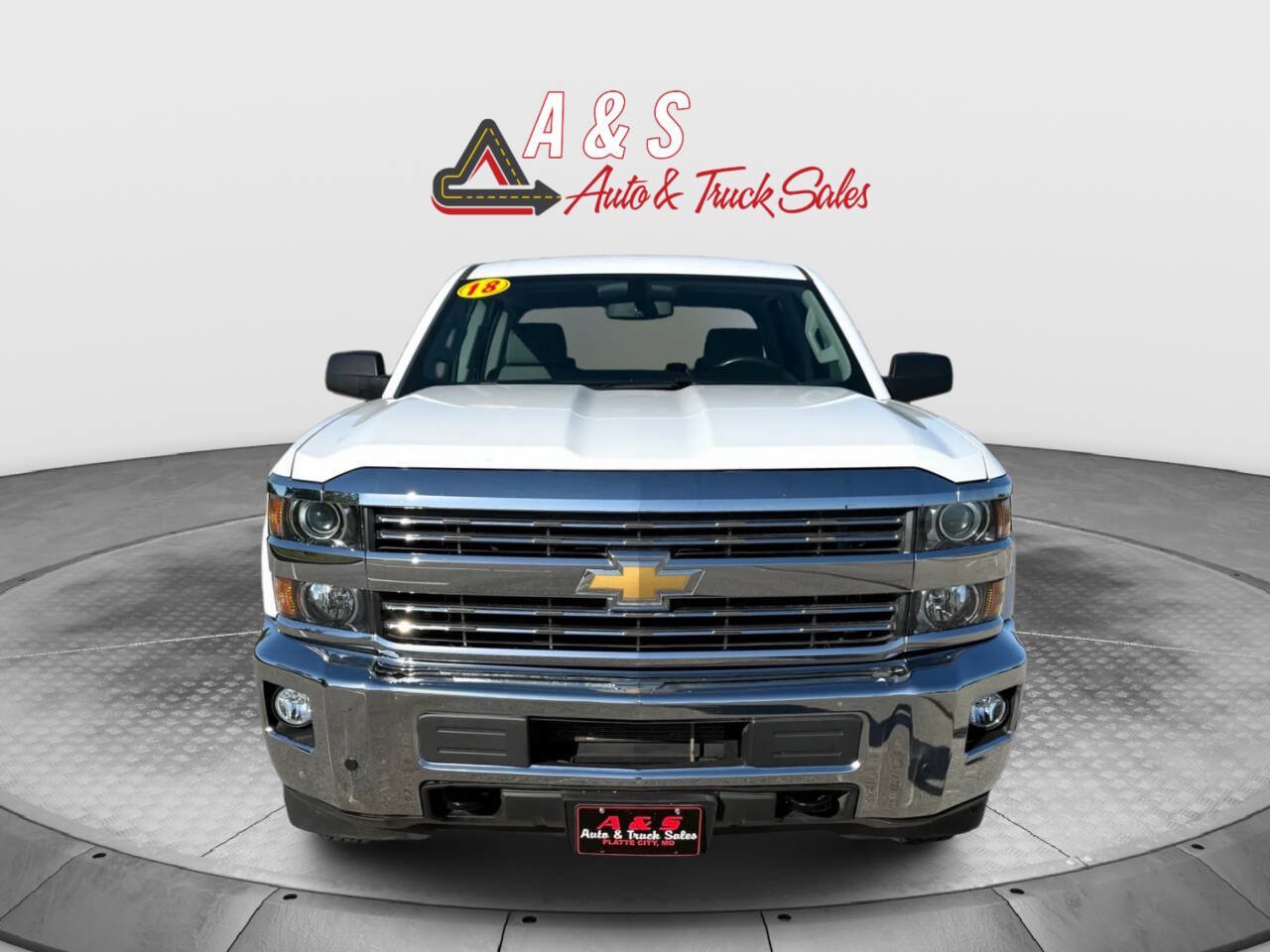 Used 2018 Chevrolet Silverado 2500 W/T AWD/4WD image 2
