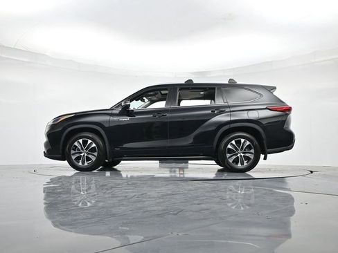 Used 2021 Toyota Highlander XLE image 38