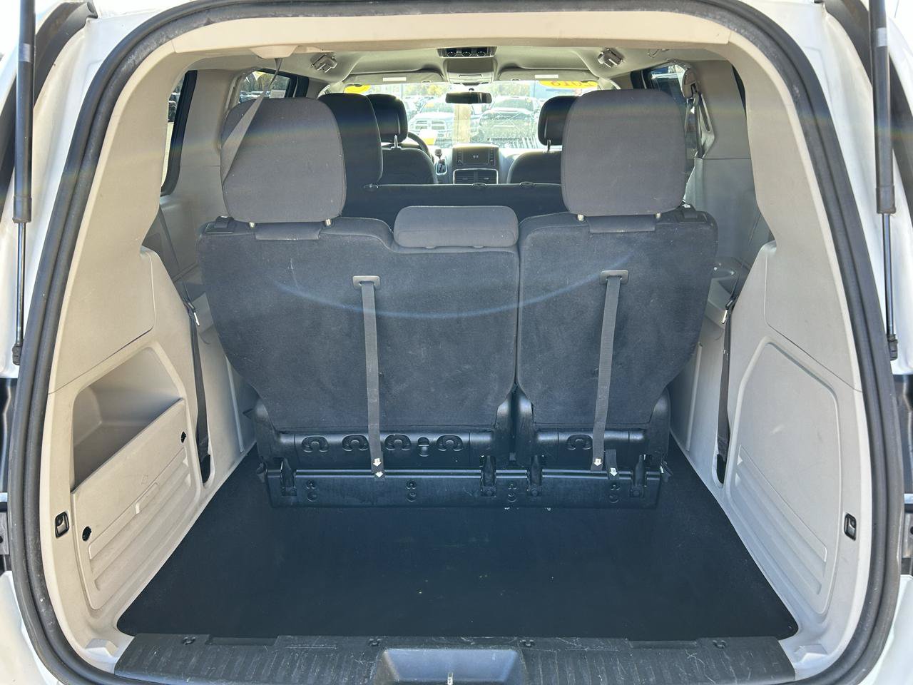 Used 2018 Dodge Grand Caravan SE FWD image 16