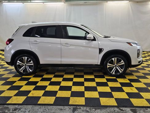 Used 2021 Mitsubishi Outlander Sport SE image 2