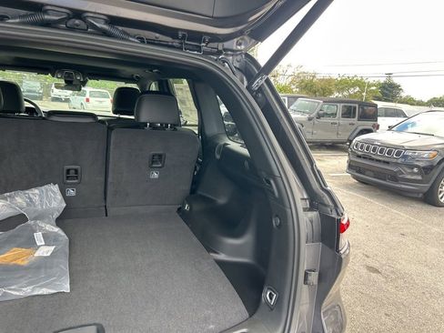 New 2026 Jeep Grand Cherokee Altitude image 32