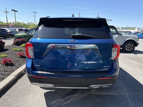 Used 2023 Ford Explorer XLT w/ Equipment Group 202A AWD/4WD image 5