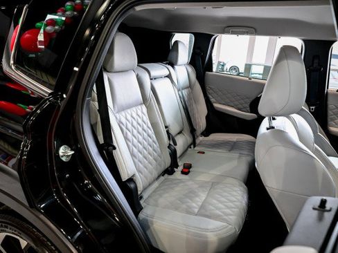 Used 2024 Mitsubishi Outlander SEL Black Edition image 26