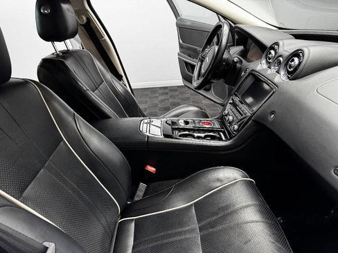 Used 2016 Jaguar XJ R-Sport image 54