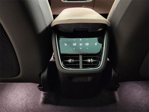 New 2025 Volvo EX90 Plus image 28