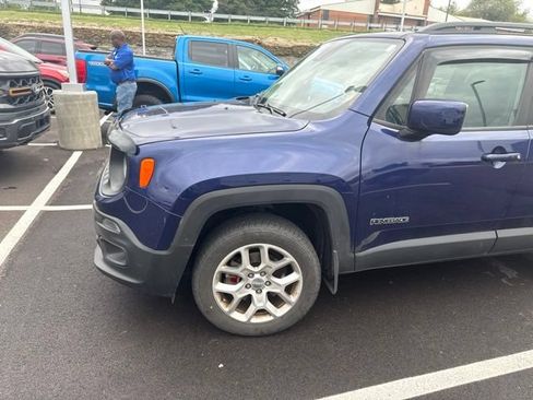 Used 2017 Jeep Renegade Latitude w/ Advanced Technology Group AWD/4WD image 28
