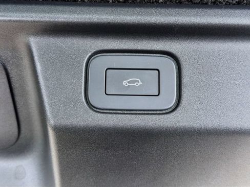 Used 2023 Land Rover Range Rover SV AWD/4WD image 47