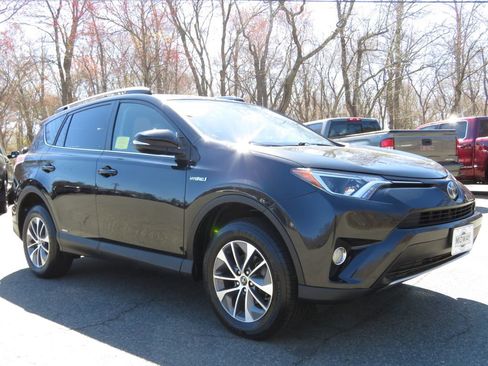 Used 2017 Toyota RAV4 XLE w/ Carpet Mat Package AWD/4WD image 3