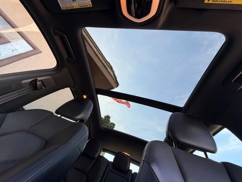 Used 2016 Porsche Cayenne Base AWD 4dr SUV image 23