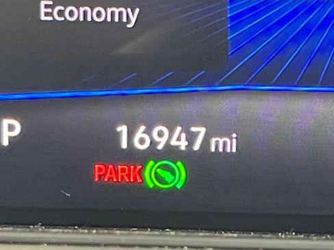 Used 2025 Volkswagen Taos SE image 40