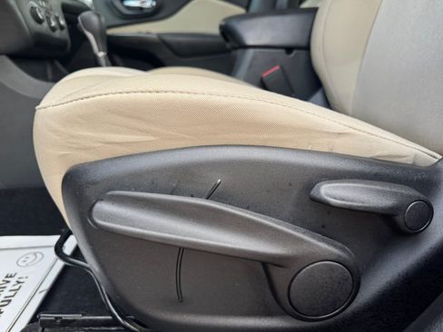 Used 2015 Jeep Cherokee Sport FWD image 10