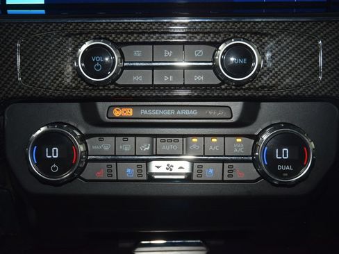 Used 2022 Ford F250 Lariat w/ Lariat Ultimate Package AWD/4WD image 35
