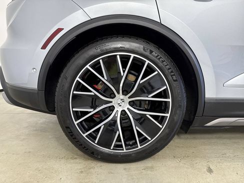 Certified 2025 Porsche Macan 4S Electric AWD/4WD image 16