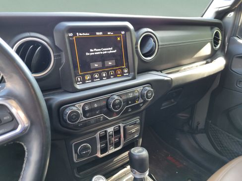 Used 2023 Jeep Wrangler Unlimited Sahara w/ Cold Weather Group AWD/4WD image 25