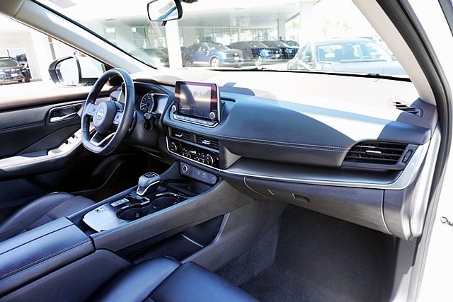 Used 2023 Nissan Rogue SV w/ SV Premium B Package FWD image 17