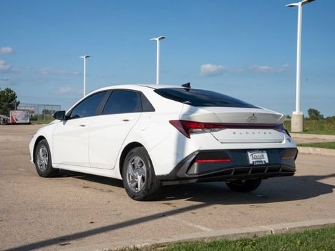 Used 2024 Hyundai Elantra SE FWD image 5