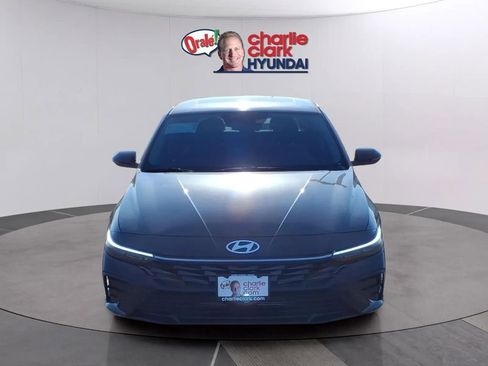New 2026 Hyundai Elantra Limited FWD image 8