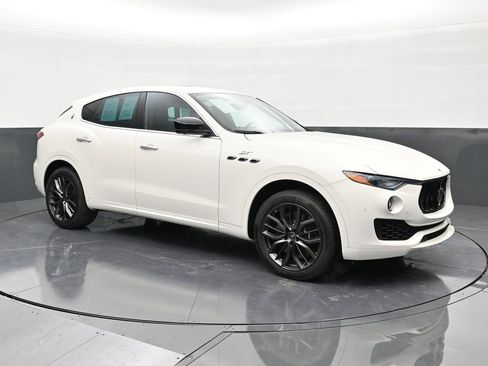 Used 2024 Maserati Levante GT Ultima image 7